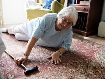Consejos de ayuda a domicilio para evitar caídas en ancianos